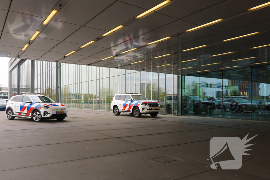 Politie aanwezig bij mogelijke steekincident