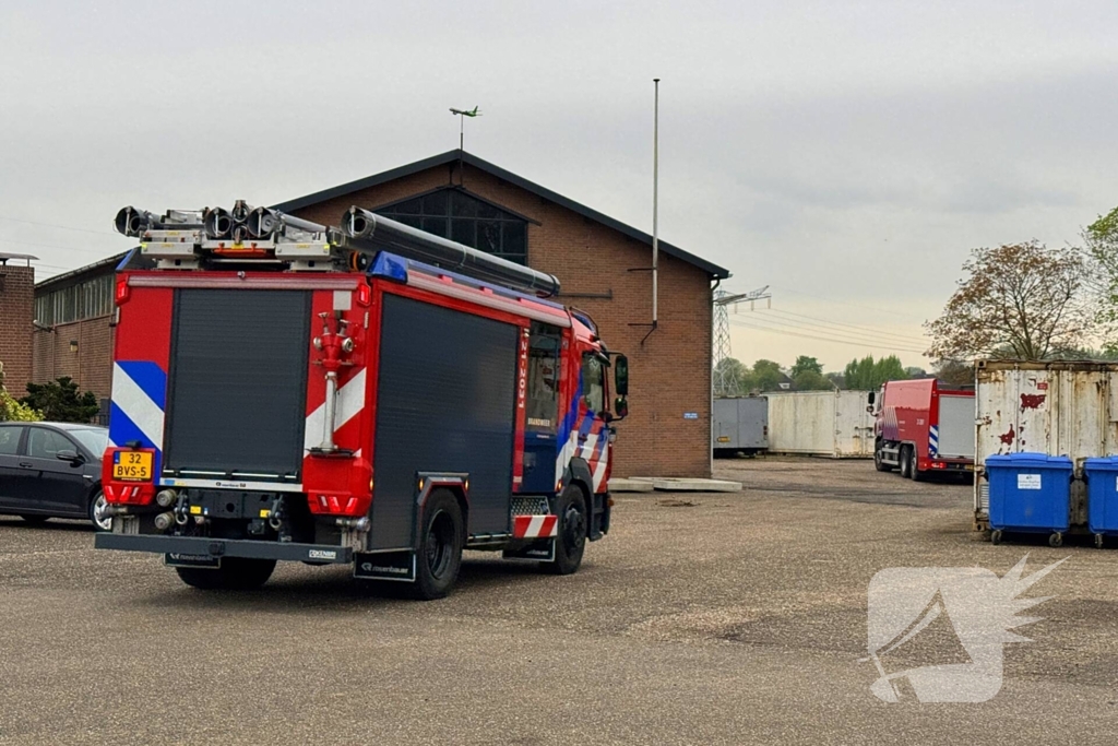 Meerdere brandweer eenheden ingezet voor brand in loods