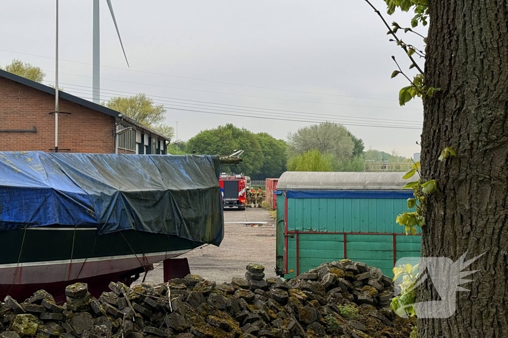 Meerdere brandweer eenheden ingezet voor brand in loods