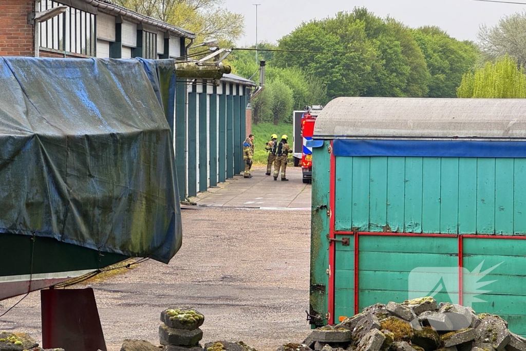 Meerdere brandweer eenheden ingezet voor brand in loods