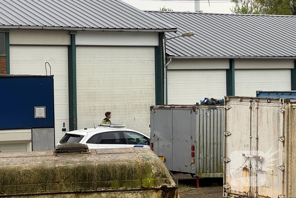 Meerdere brandweer eenheden ingezet voor brand in loods