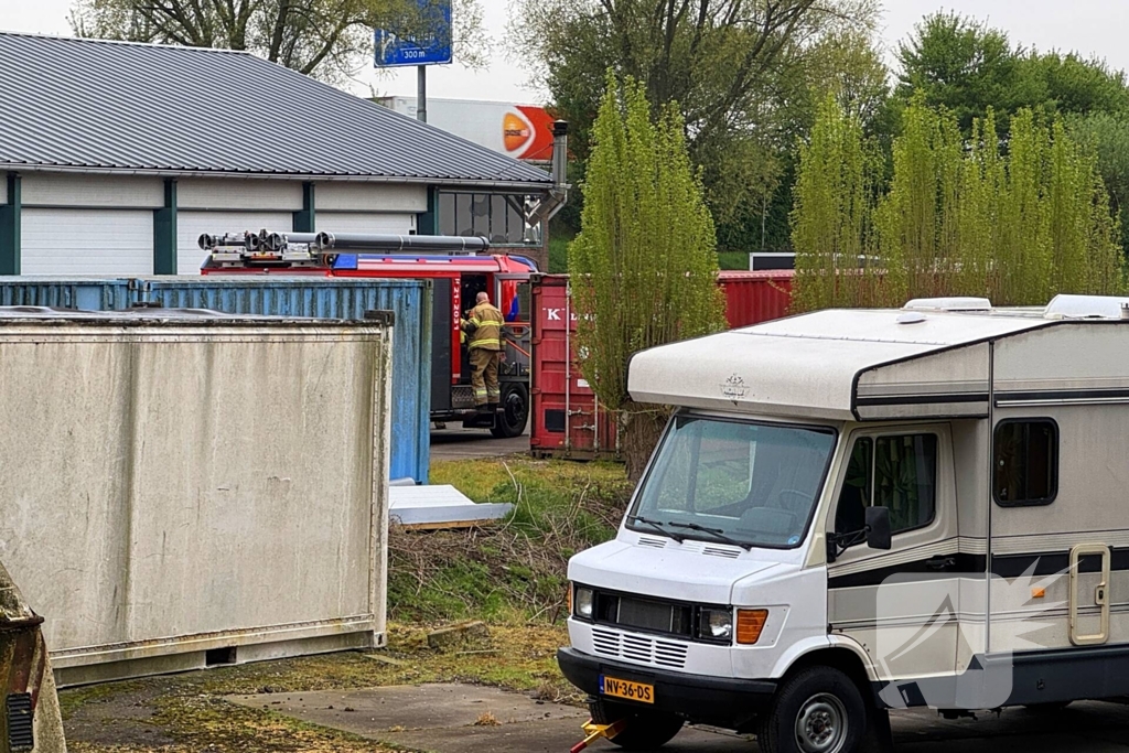 Meerdere brandweer eenheden ingezet voor brand in loods
