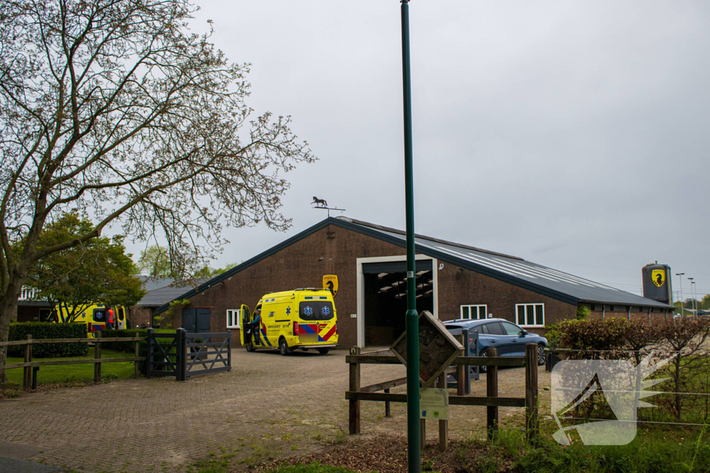 Traumateam ingezet voor medische noodsituatie op manege