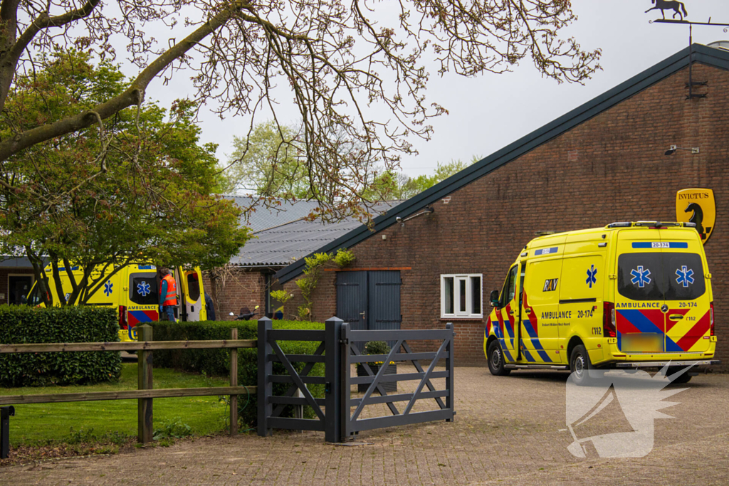 Traumateam ingezet voor medische noodsituatie op manege