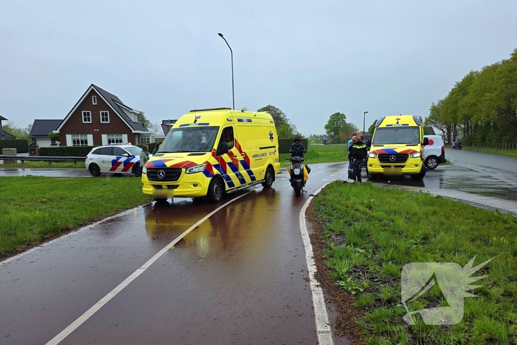 Fietser en automobilist botsen op t splitsing