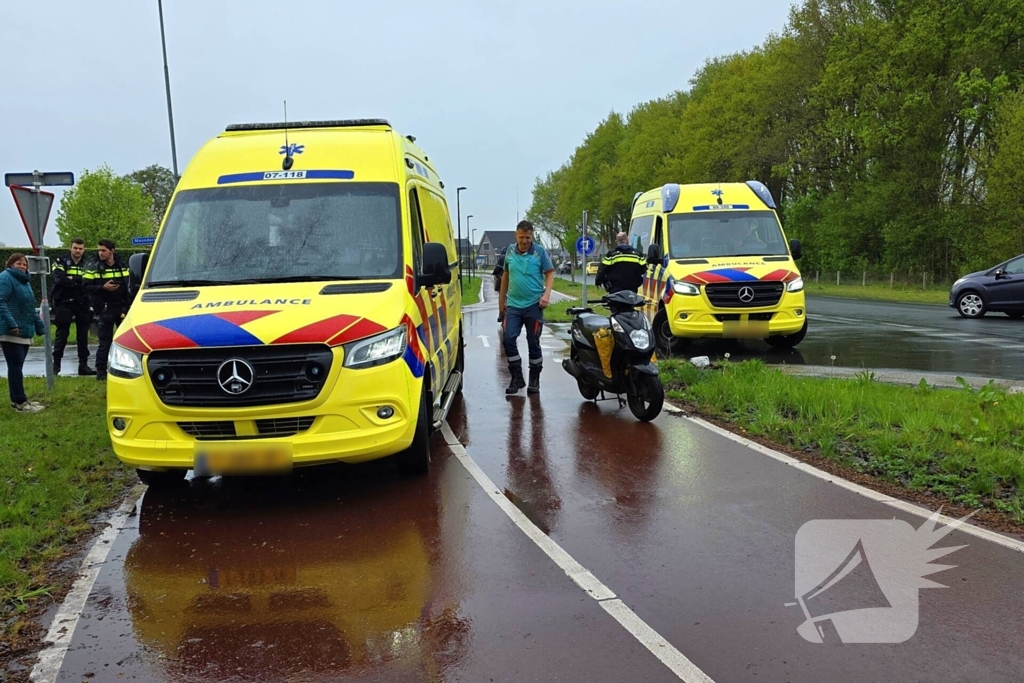 Fietser en automobilist botsen op t splitsing