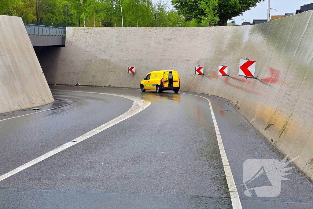Oliesooor in Koepeltunnel zorgt voor ongeval