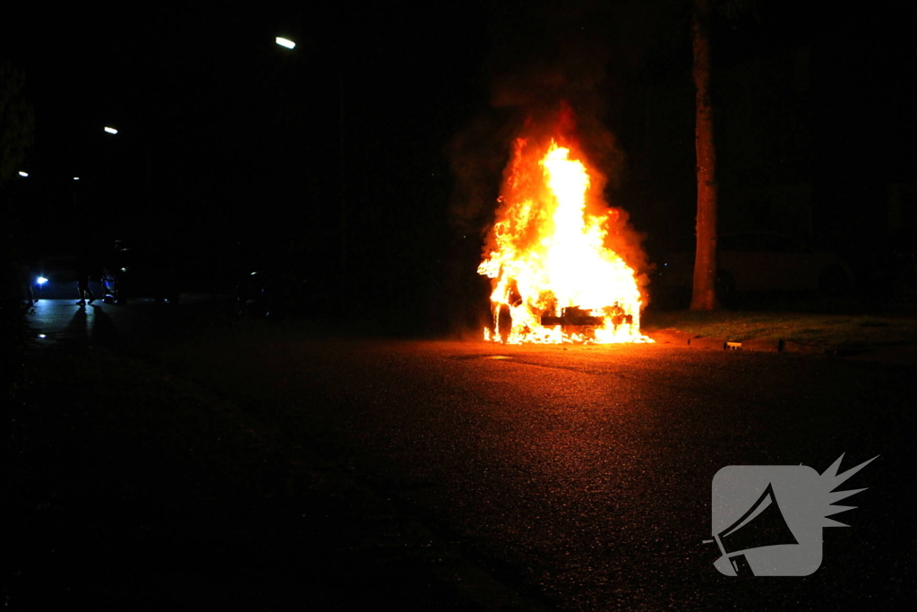 Meerdere explosies tijdens autobrand