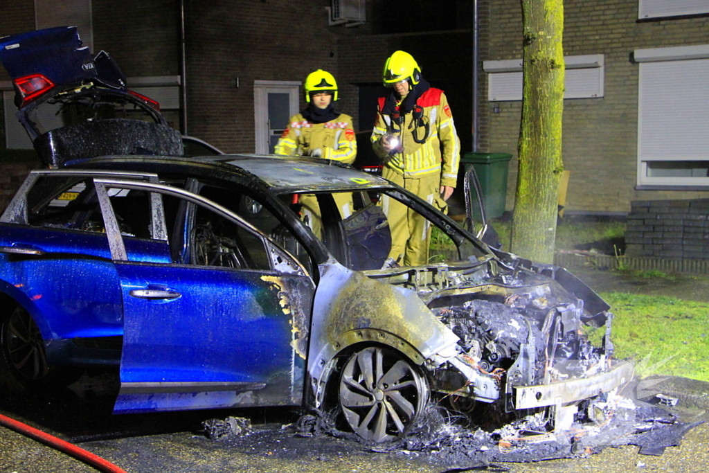 Meerdere explosies tijdens autobrand