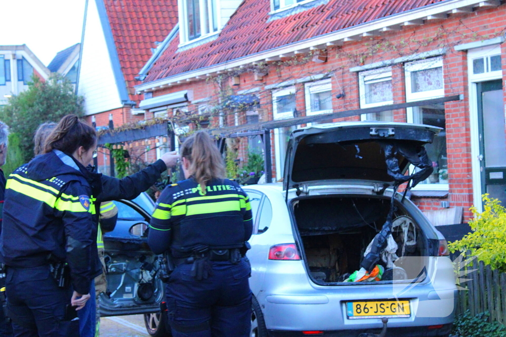 Binnenkant auto zwart door brand