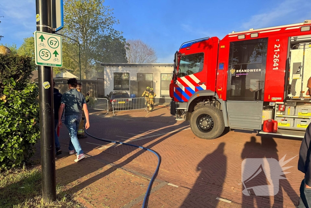 Brandweer blust brand in cafe