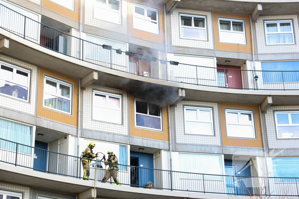 Twee gewonden en dode kat en hond bij brand in flatwoning