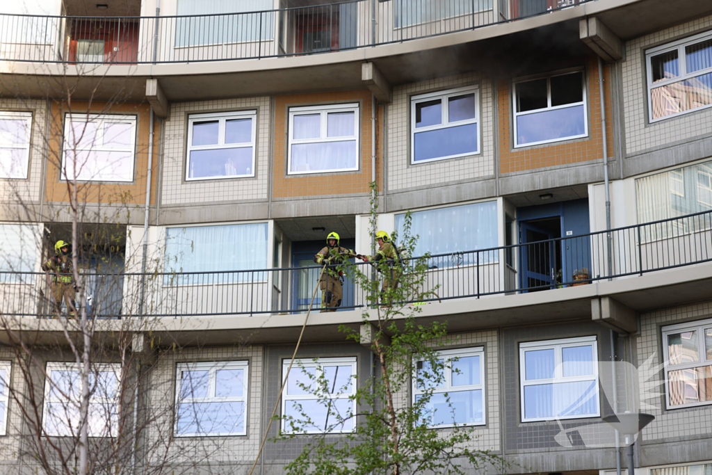 Twee gewonden en dode kat en hond bij brand in flatwoning