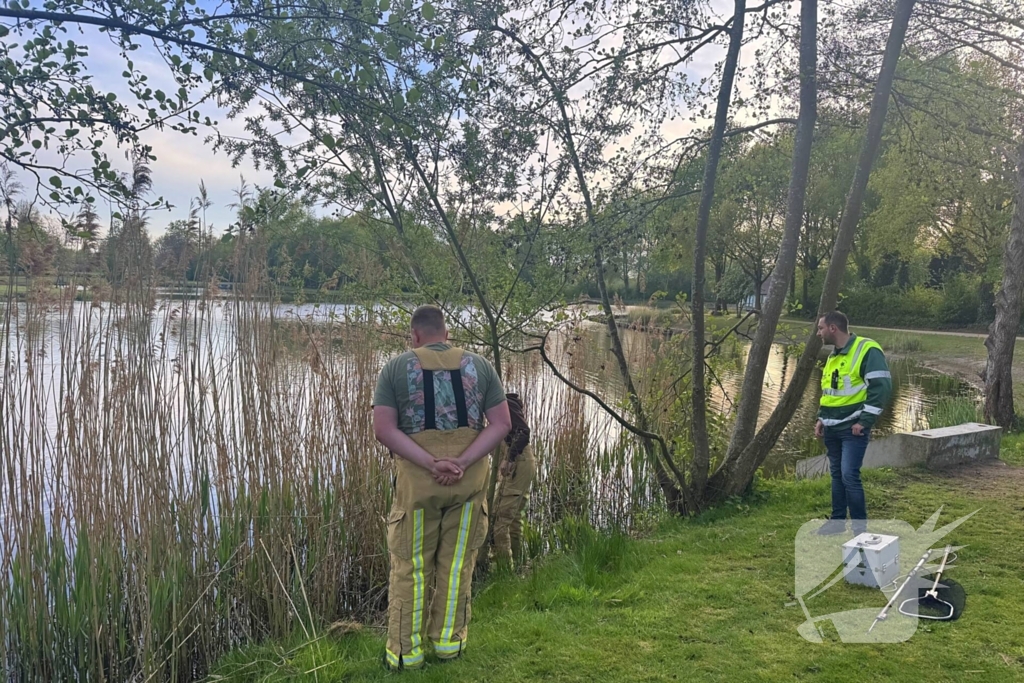 Brandweer bevrijdt meerkoet van visdraad