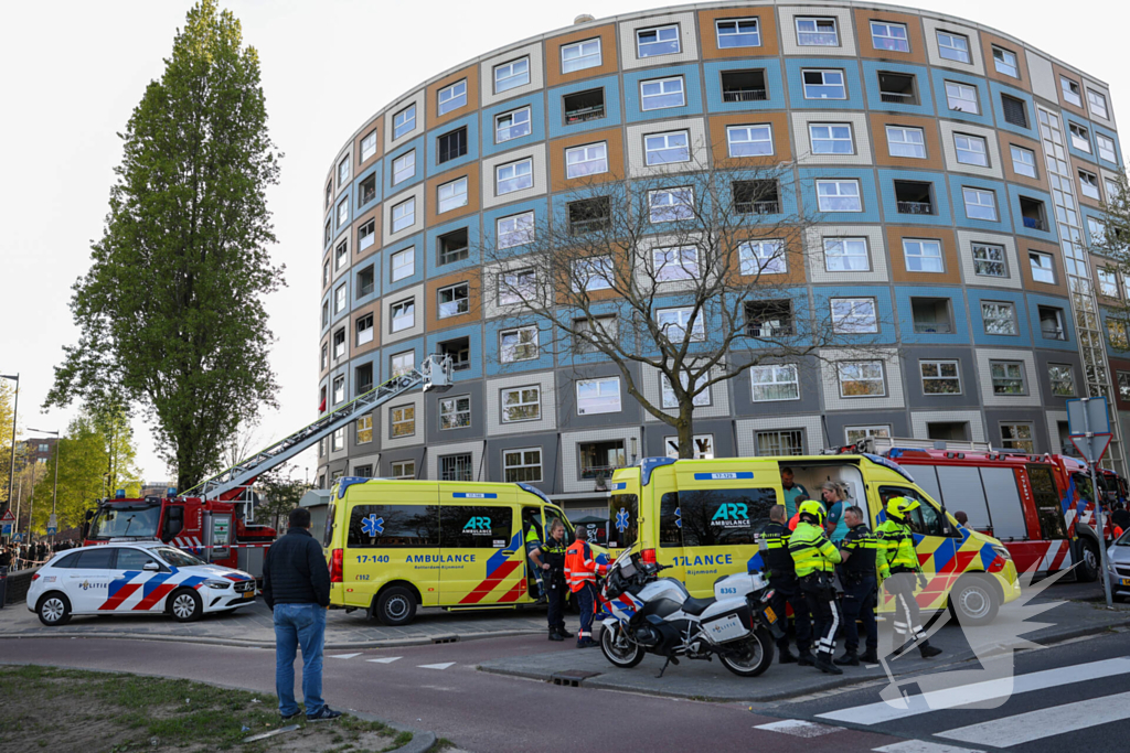 Twee gewonden en dode kat en hond bij brand in flatwoning