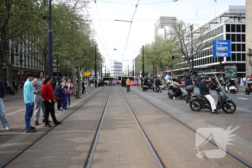 Duizenden Pro-Palestijn demonstranten komen aan bij stadhuis