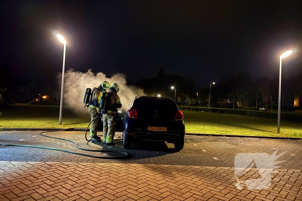 Onderzoek naar oorzaak van autobrand