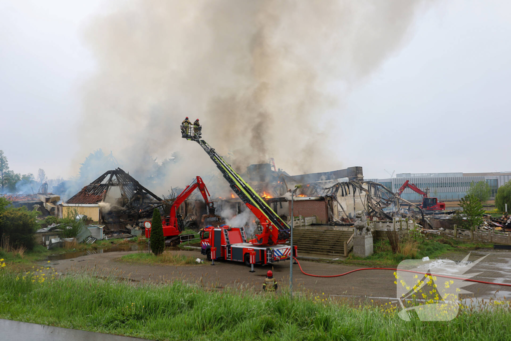 Grote brand legt wereldkeuken plat