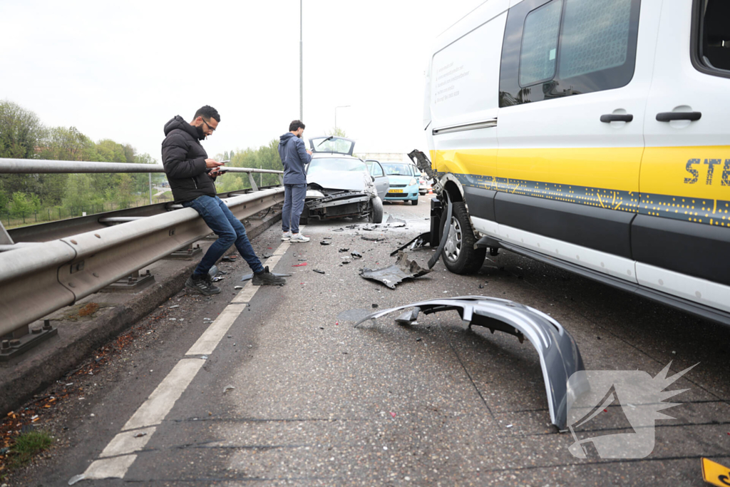 Drie voertuigen betrokken bij aanrijding