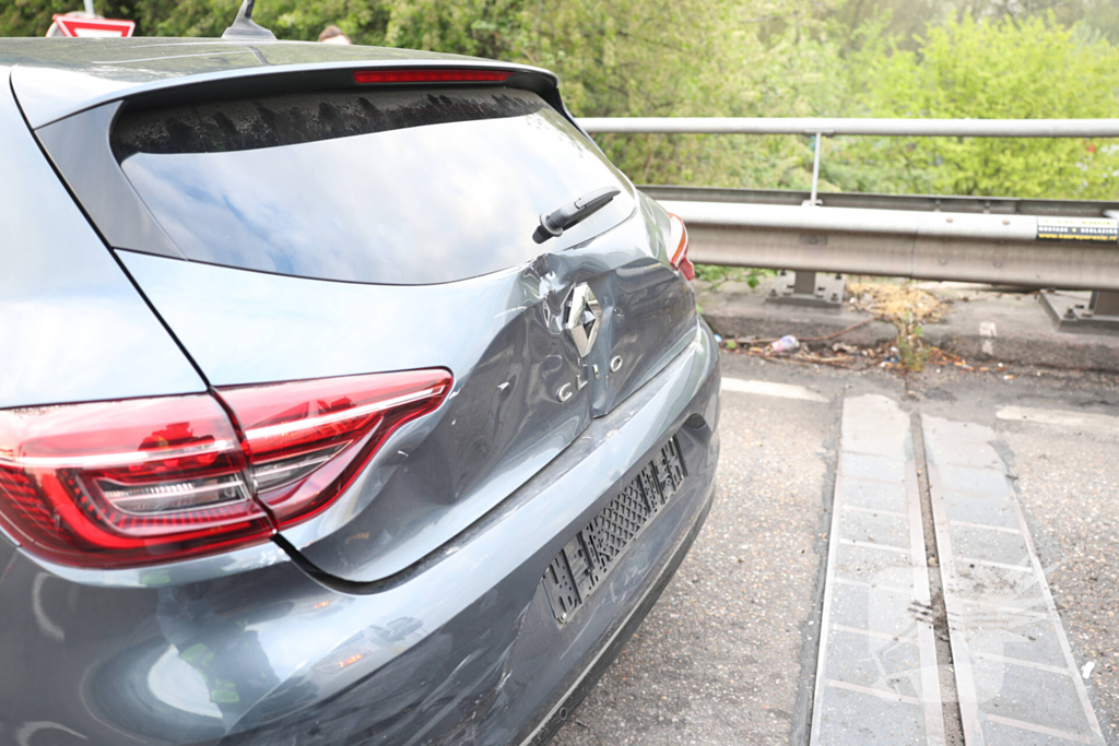 Drie voertuigen betrokken bij aanrijding
