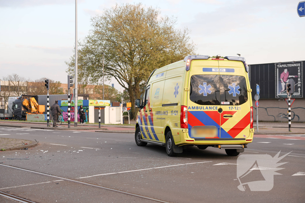Motorrijder gewond bij botsing met auto