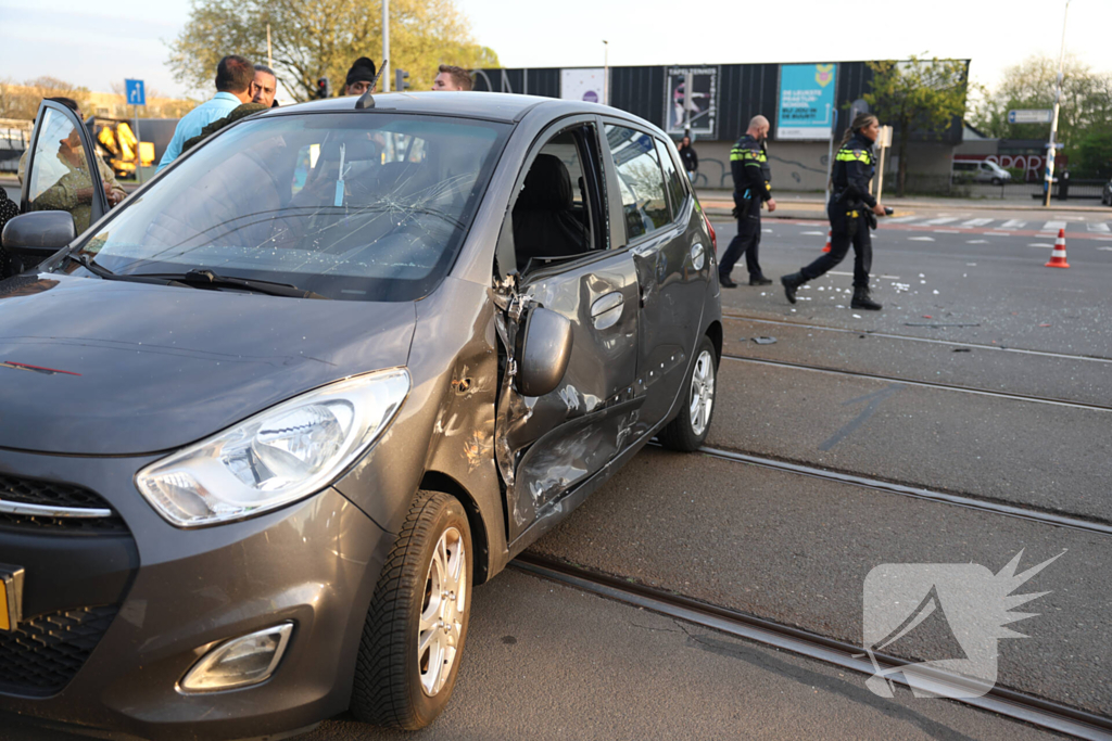 Motorrijder gewond bij botsing met auto