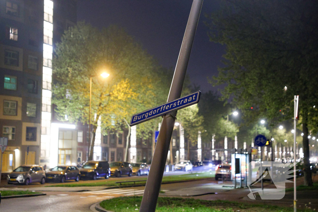 Dronken automobilist aangehouden na botsing tegen lantaarnpaal