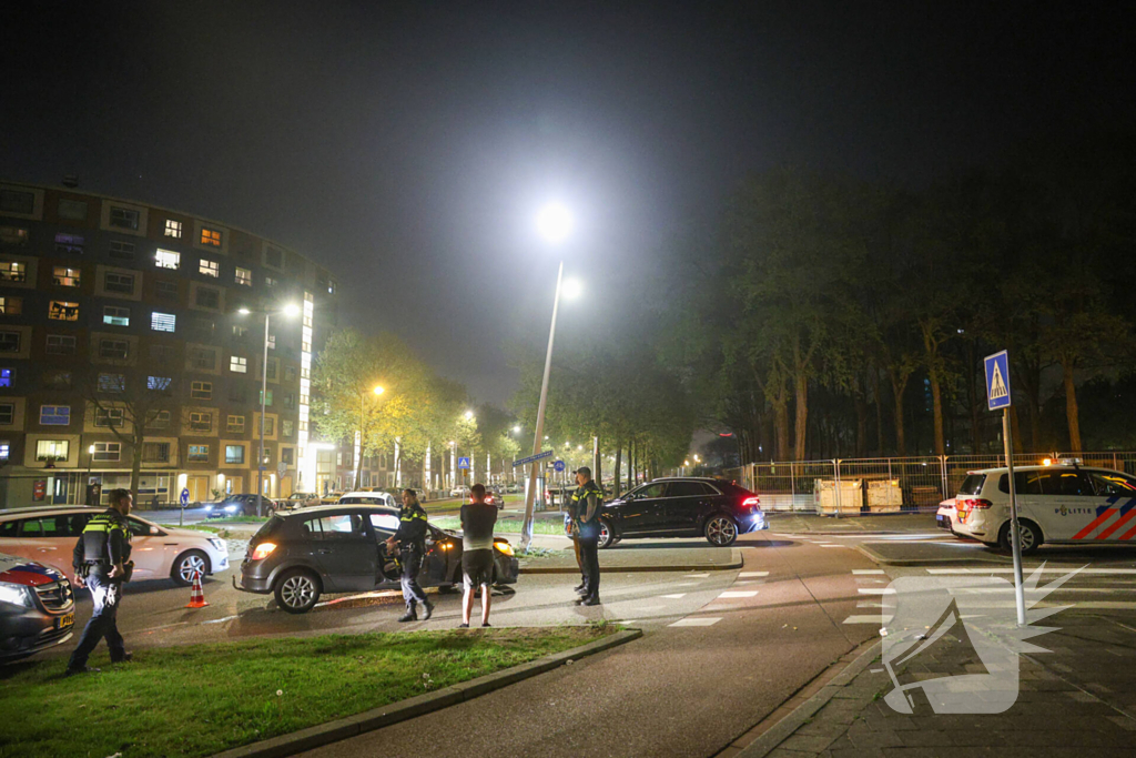 Dronken automobilist aangehouden na botsing tegen lantaarnpaal