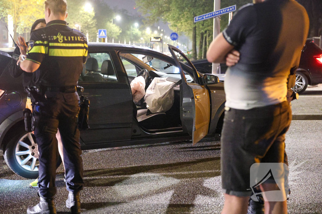 Dronken automobilist aangehouden na botsing tegen lantaarnpaal