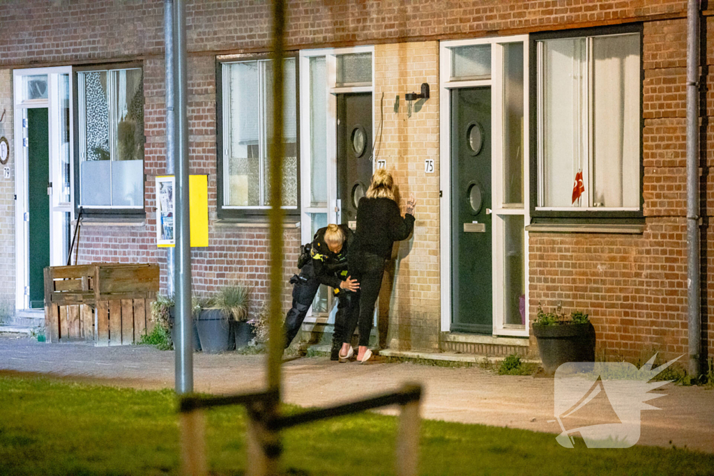 Politie valt woning binnen na melding vuurwapen