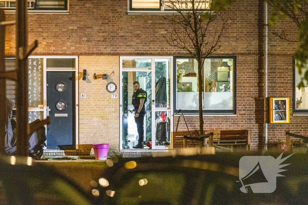 Politie valt woning binnen na melding vuurwapen