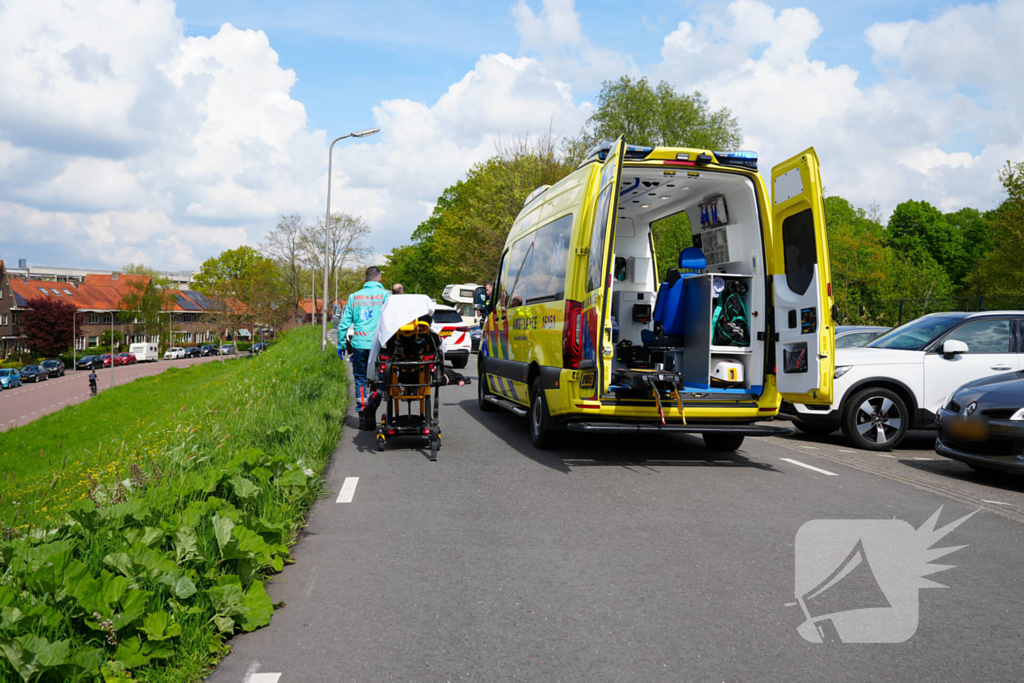 Man valt met fiets en raakt gewond