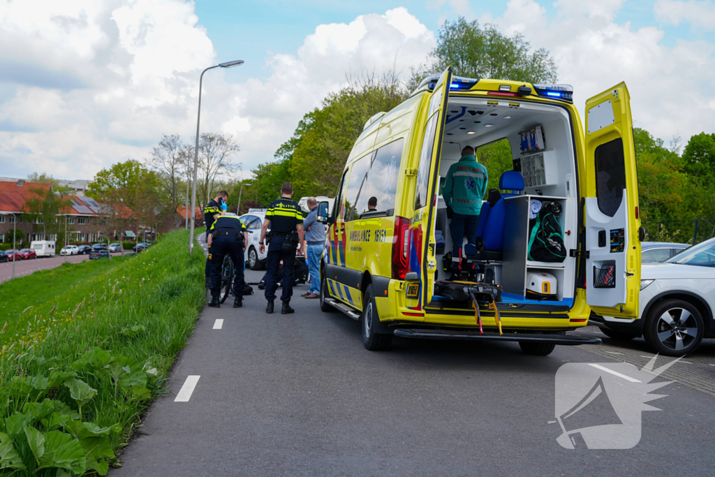 Man valt met fiets en raakt gewond