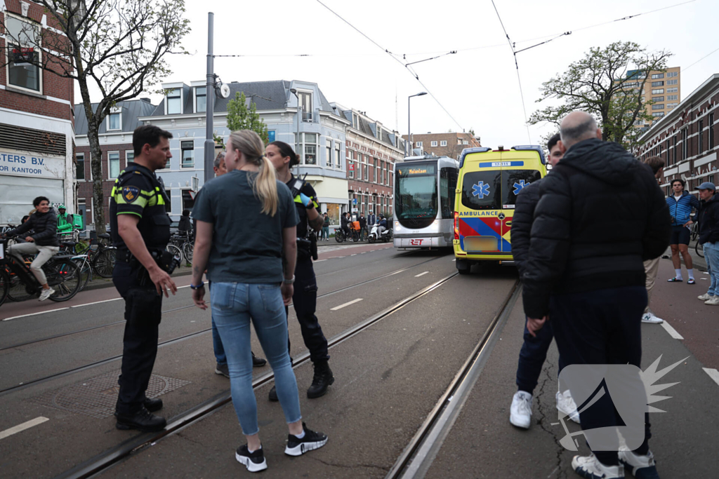 Motorrijder rijdt fietser aan en gaat ervandoor