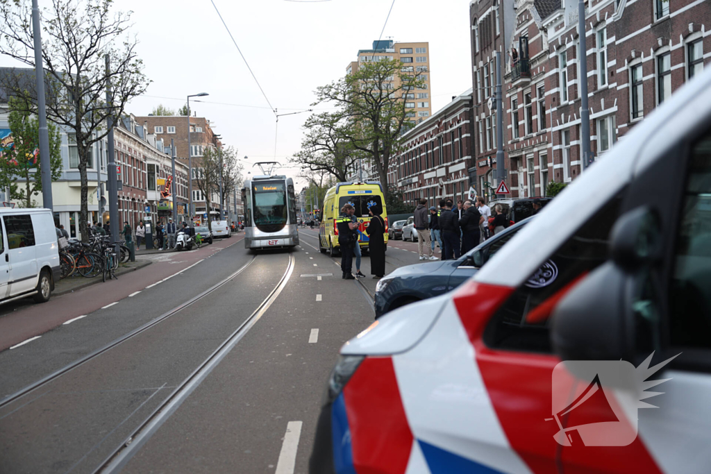 Motorrijder rijdt fietser aan en gaat ervandoor