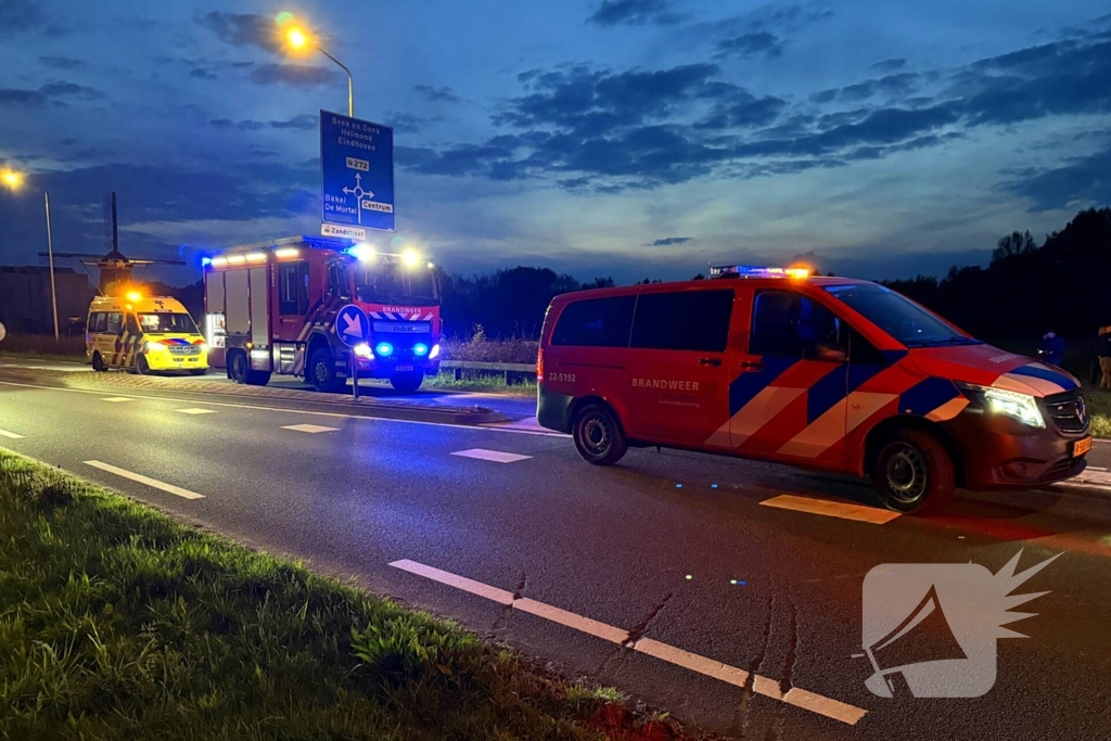 Eenzijdig ongeval auto belandt op fietspad