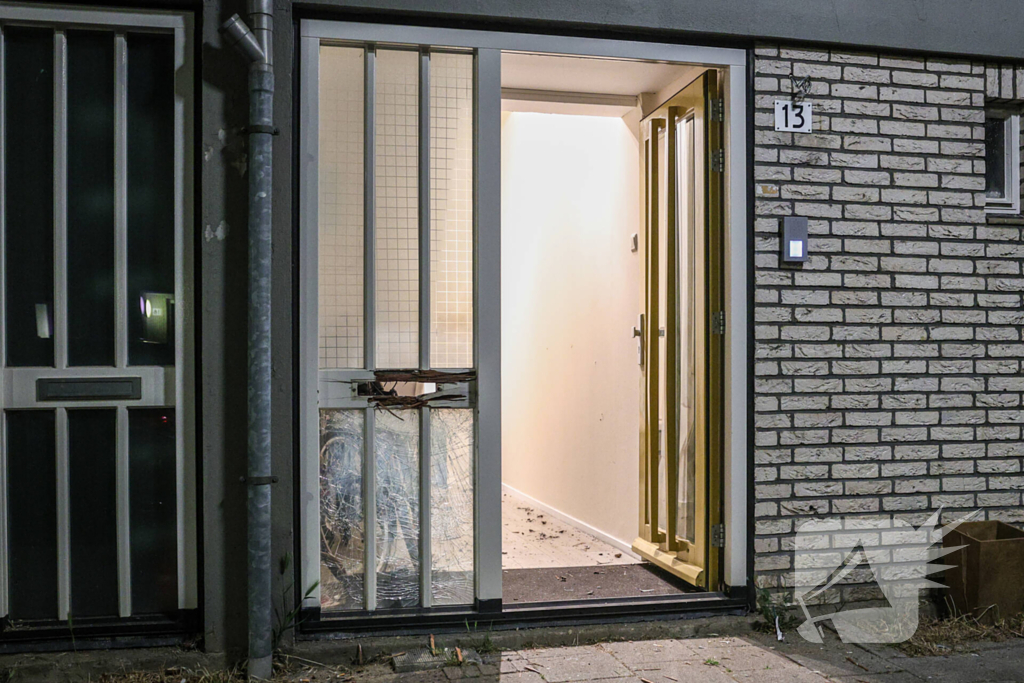 Explosie bij brievenbus woning