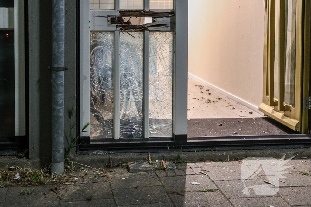 Explosie bij brievenbus woning