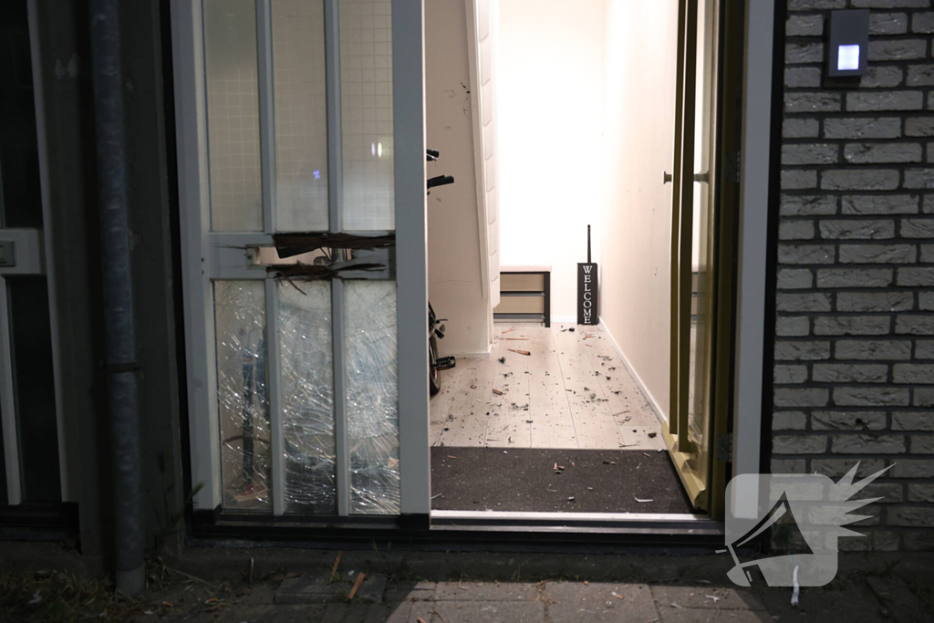 Explosie bij brievenbus woning