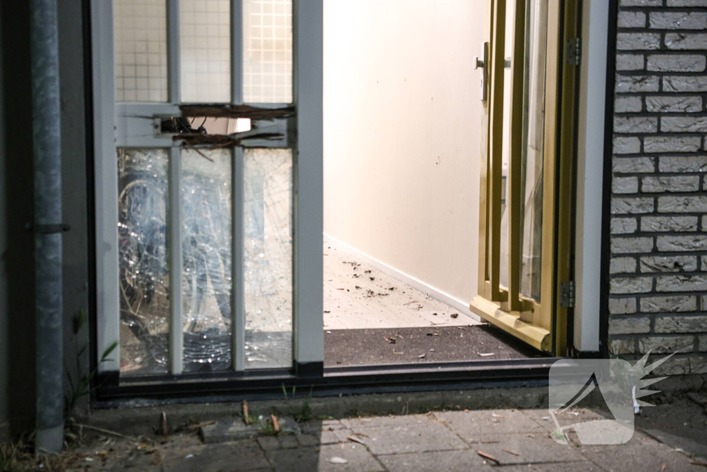 Explosie bij brievenbus woning