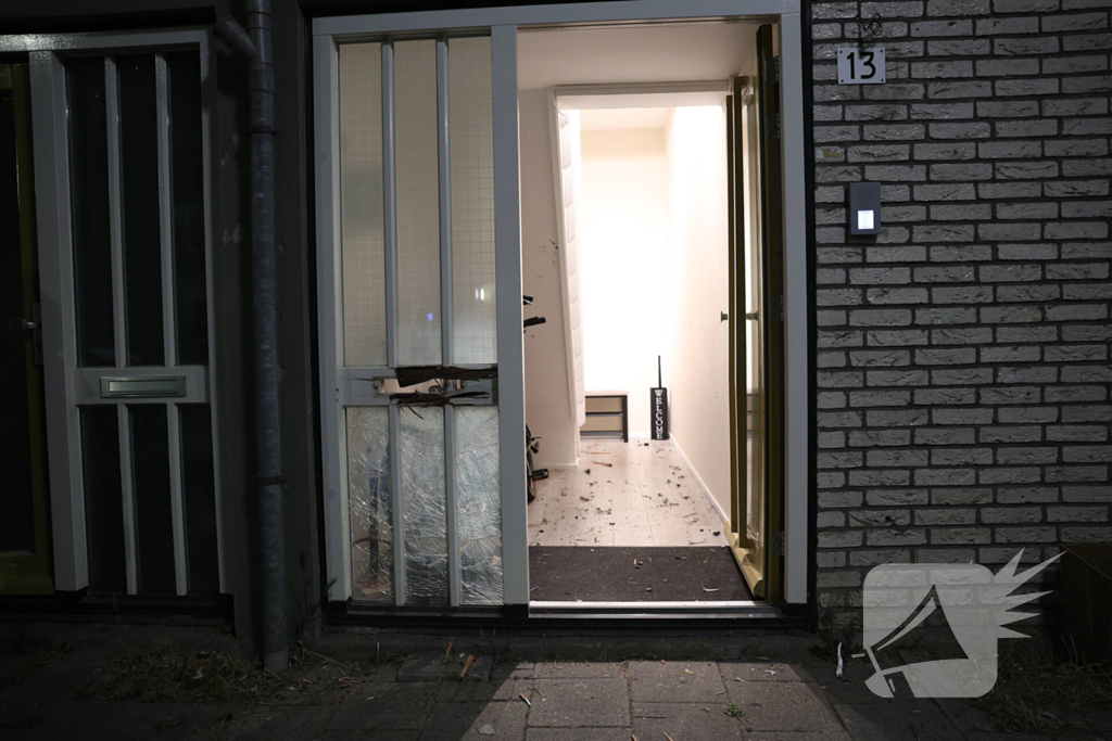 Explosie bij brievenbus woning