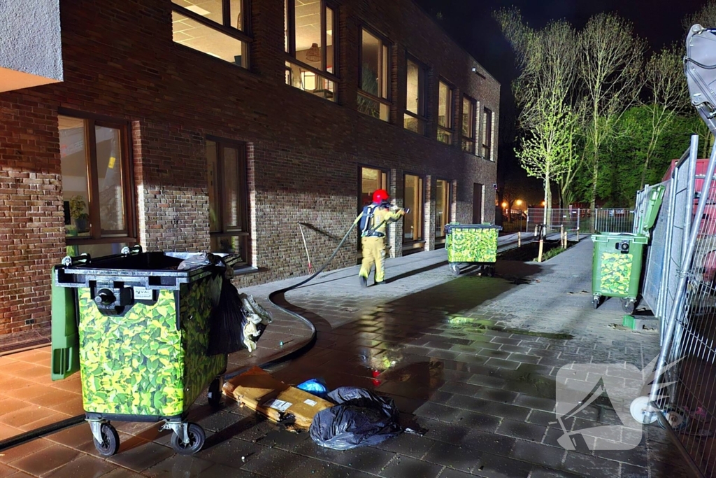 Brandweer druk met meerdere afval branden