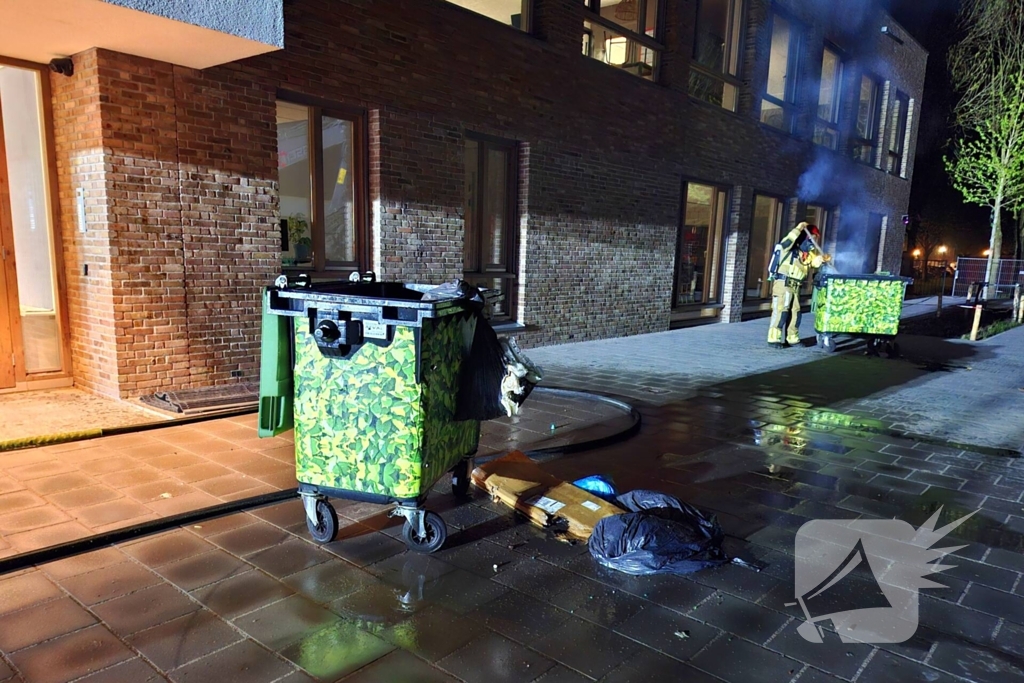 Brandweer druk met meerdere afval branden