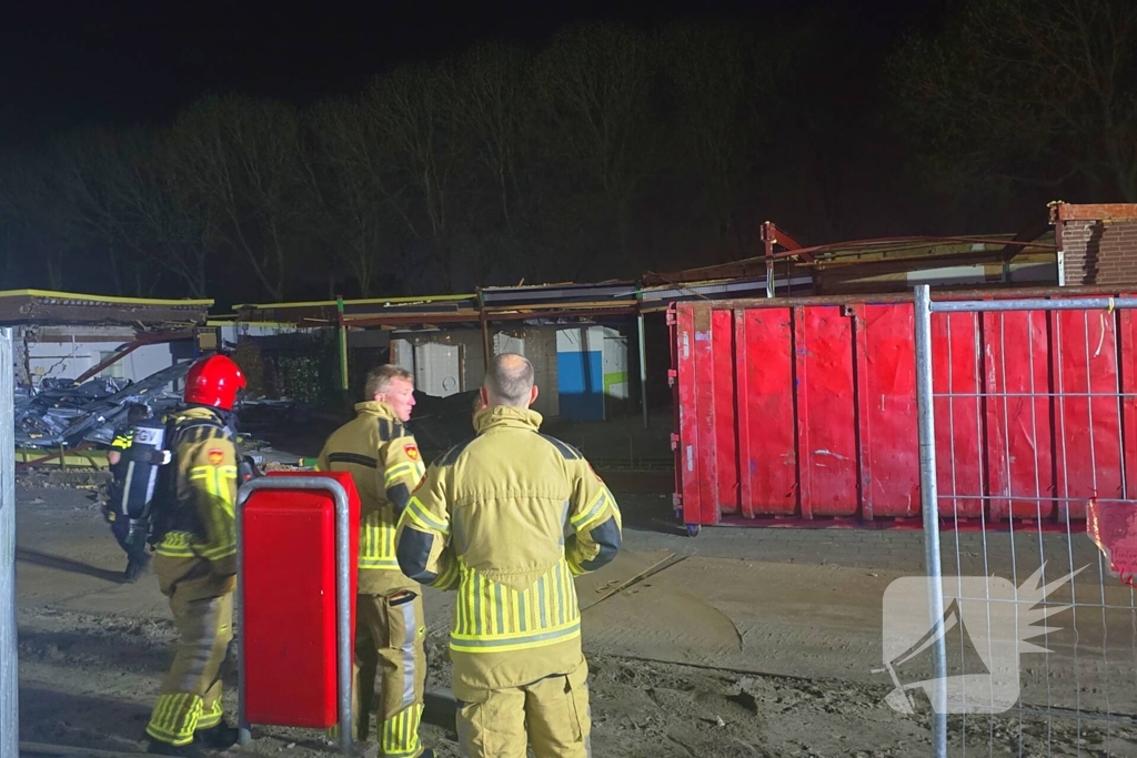 Brandweer druk met meerdere afval branden