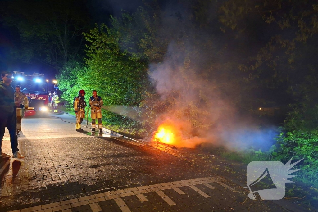 Brandweer druk met meerdere afval branden