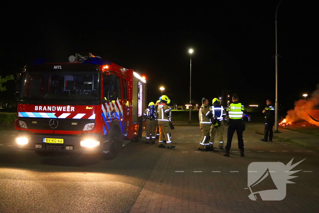 Brandweer blust brandende fiets