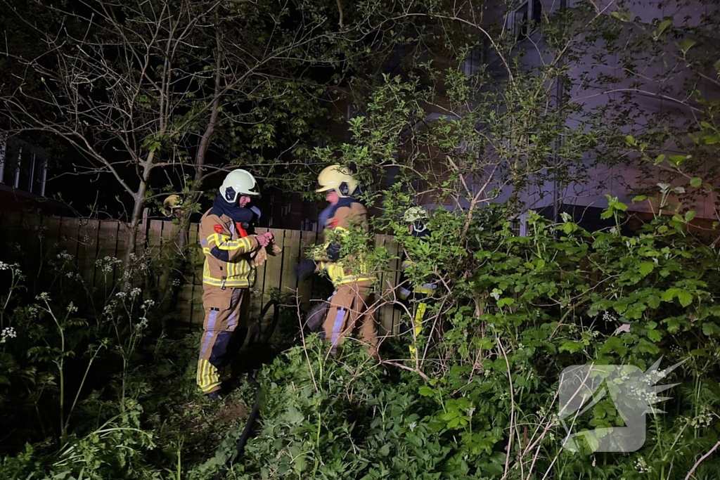 Vuurkorf zorgt voor brand in achtertuin