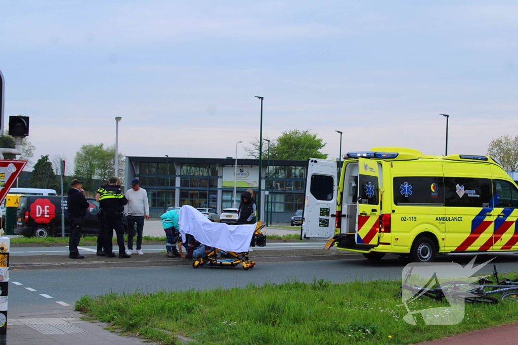 Persoon op fiets gewond bij aanrijding