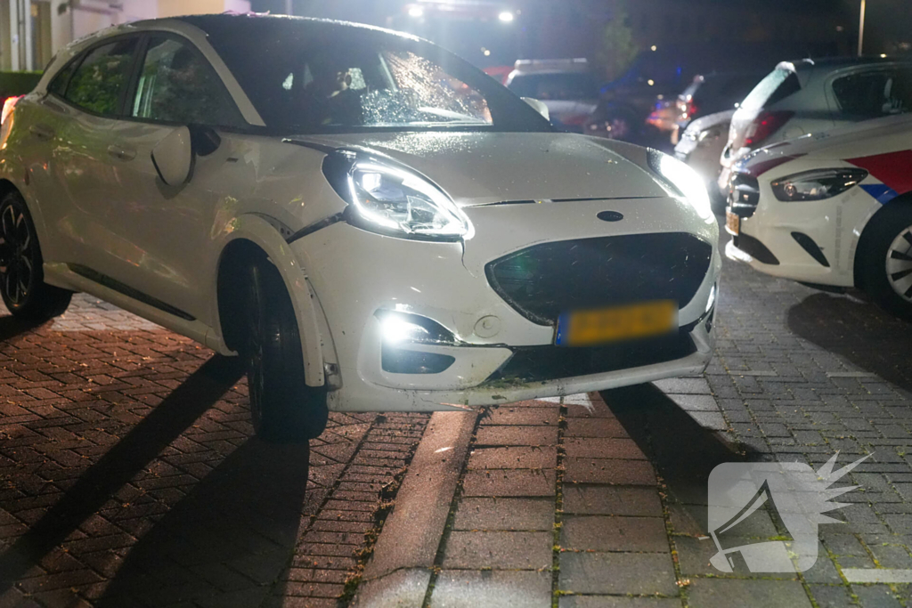Bestuurster rijdt tegen woning tijdens parkeren