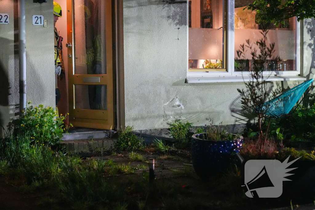 Bestuurster rijdt tegen woning tijdens parkeren